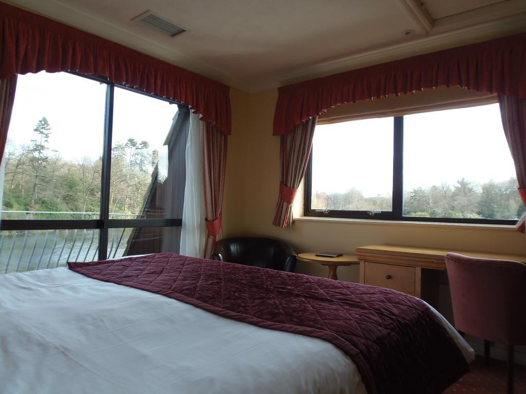 Lakeside International Hotel Camberley Habitación foto