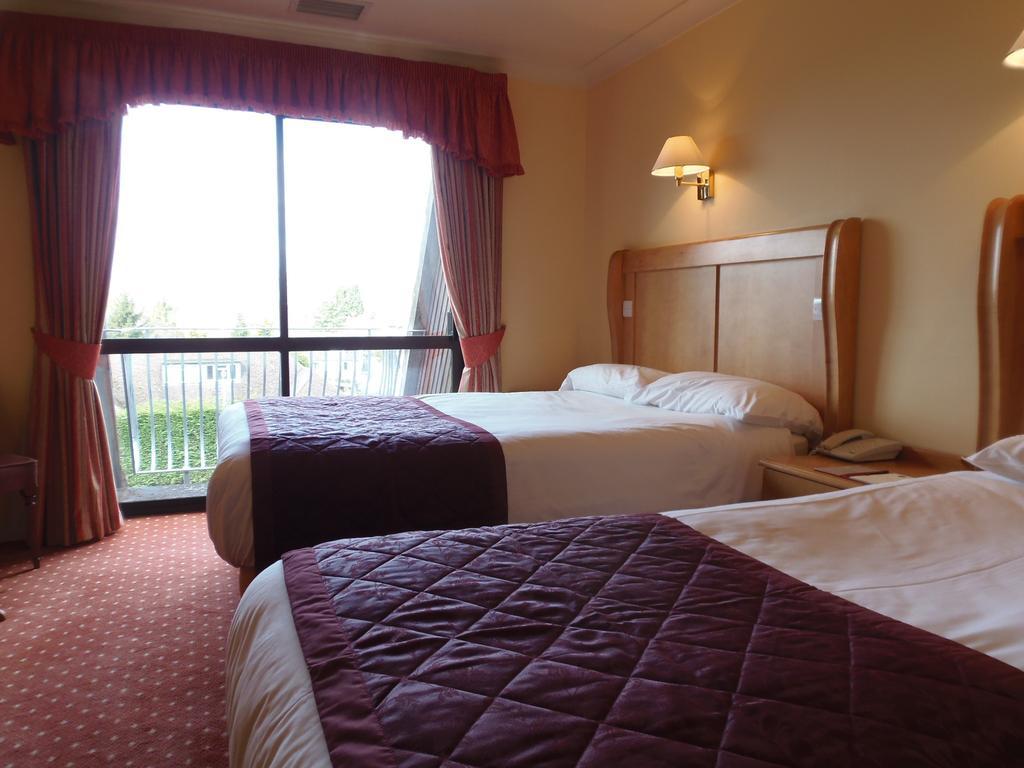 Lakeside International Hotel Camberley Habitación foto